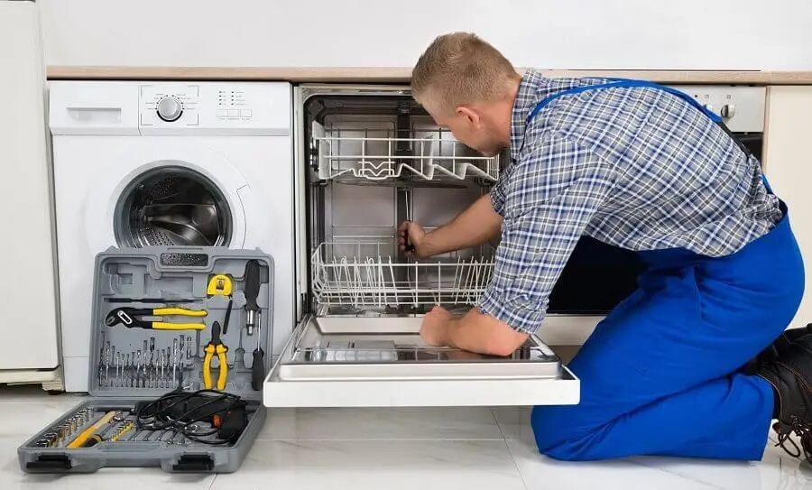 Akyurt Hoover servisi teknisyen ekibi beyaz eşya tamiri yaparken